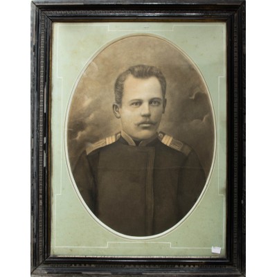 Portret mężczyzny w mundurze. Ołówek na papierze